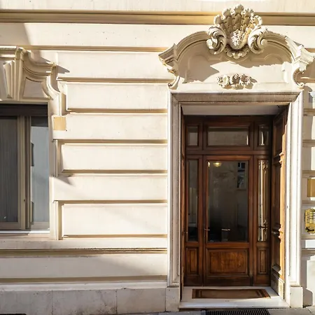 C3 Class Apartment, 2 Da Letto, 2 Bagni, Giardino Distante 15 Minuti A Piedi Da Fontana Di Trevi Apartman Róma