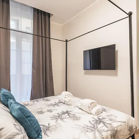 C3 Class Apartment, 2 Da Letto, 2 Bagni, Giardino Distante 15 Minuti A Piedi Da Fontana Di Trevi Apartment *