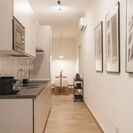 C3 Class Apartment, 2 Da Letto, 2 Bagni, Giardino Distante 15 Minuti A Piedi Da Fontana Di Trevi *