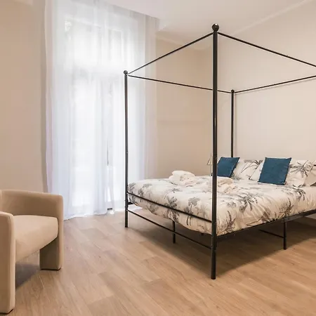 C3 Class Apartment, 2 Da Letto, 2 Bagni, Giardino Distante 15 Minuti A Piedi Da Fontana Di Trevi Apartment