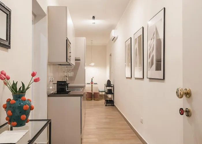 C3 Class Apartment, 2 Da Letto, 2 Bagni, Giardino Distante 15 Minuti A Piedi Da Fontana Di Trevi Апартаменты